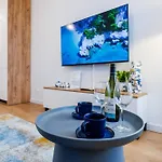 Onyx Oasis Residence- Centre, Free Parking By Staynest Apartman